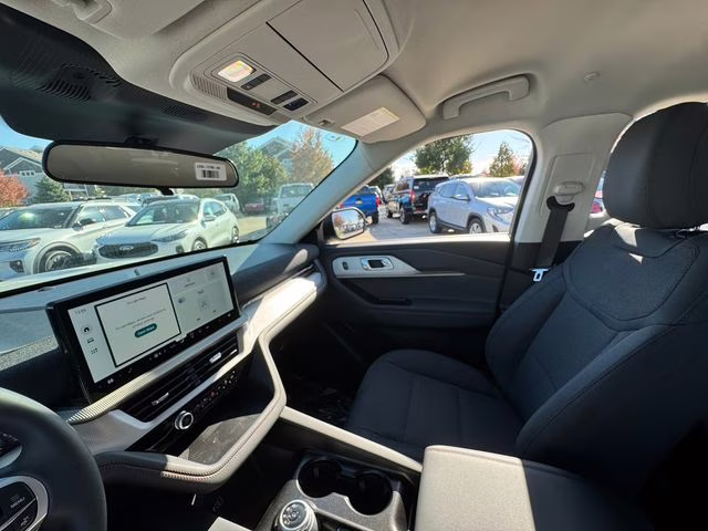 2026 Space White Metallic Ford Explorer Active 4X4 SUV