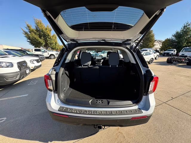 2026 Space White Metallic Ford Explorer Active 4X4 SUV