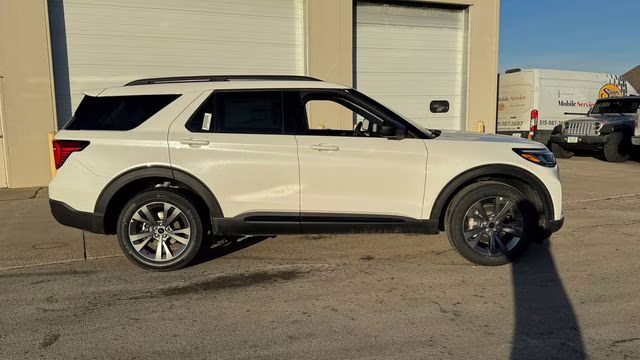 2026 Star White Metallic Tri-Coat Ford Explorer Active 4X4 SUV