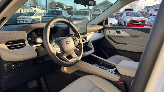 2026 Star White Metallic Tri-Coat Ford Explorer Active 4X4 SUV