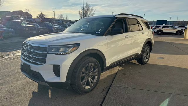 2026 Star White Metallic Tri-Coat Ford Explorer Active 4X4 SUV