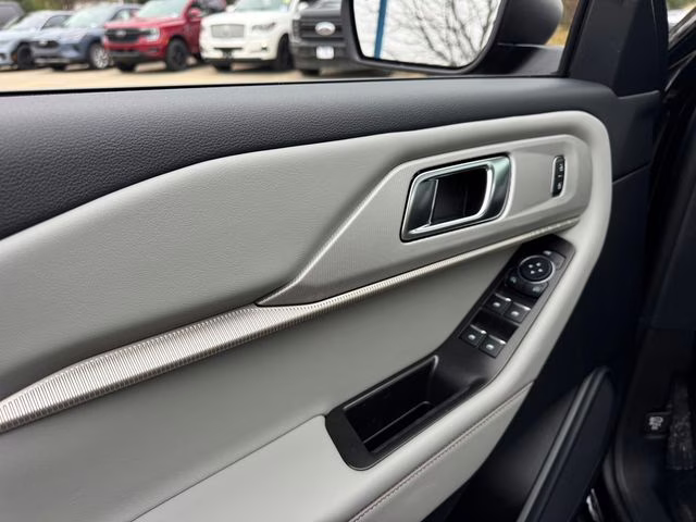 2026 Agate Black Metallic Ford Explorer Active 4X4 SUV