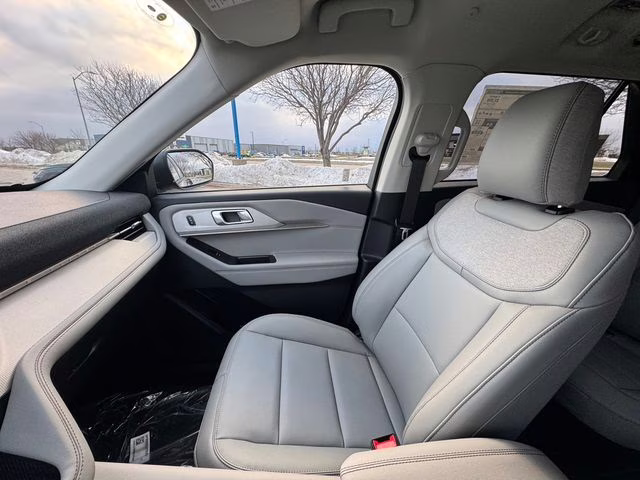 2026 Agate Black Metallic Ford Explorer Active 4X4 SUV