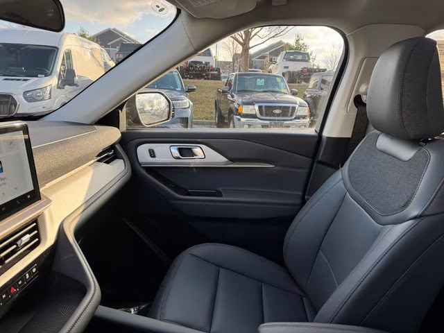 2026 Agate Black Metallic Ford Explorer Active 4X4 SUV