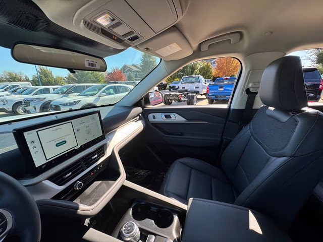 2026 Star White Metallic Tri-Coat Ford Explorer Active 4X4 SUV