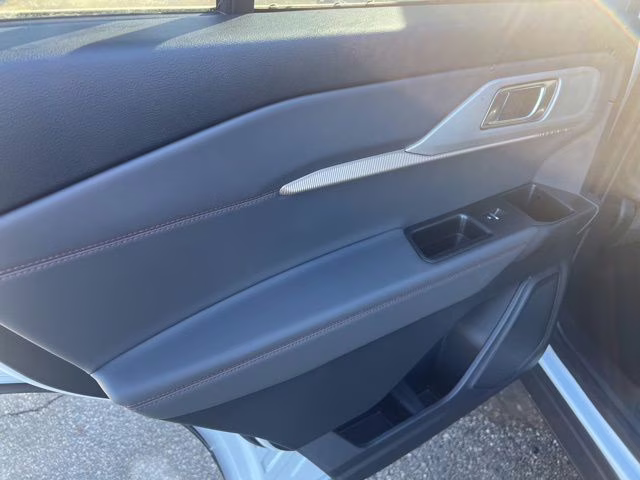 2026 Space White Metallic Ford Explorer Active 4X4 SUV