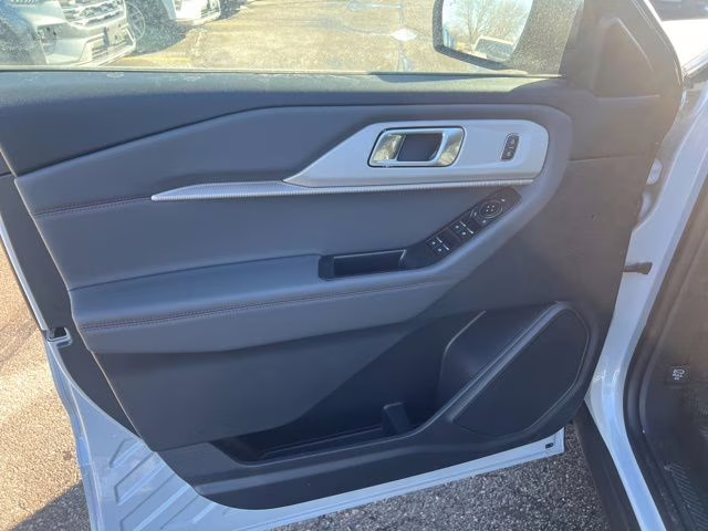 2026 Space White Metallic Ford Explorer Active 4X4 SUV