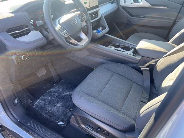 2026 Space White Metallic Ford Explorer Active 4X4 SUV