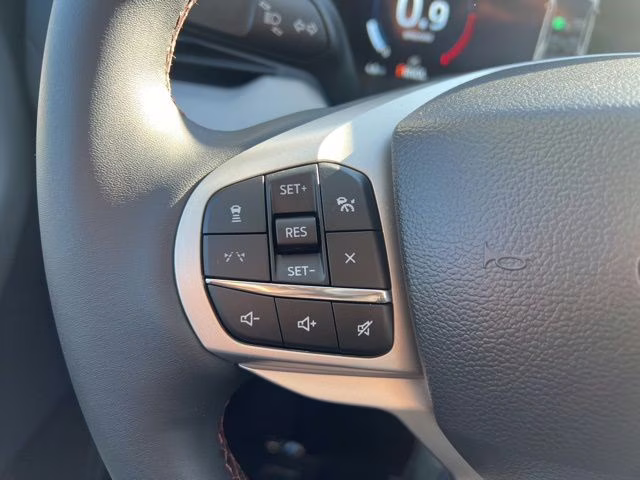 2026 Space White Metallic Ford Explorer Active 4X4 SUV