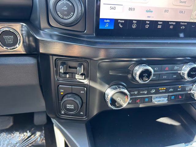 2026 Avalanche Ford Super Duty F-350 SRW Lariat 4X4 Truck