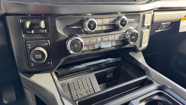 2026 Agate Black Metallic Ford Super Duty F-350 SRW Lariat 4X4 Truck