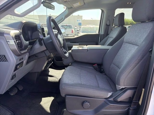2025 Oxford White Ford F-150 XLT 4X4 Truck