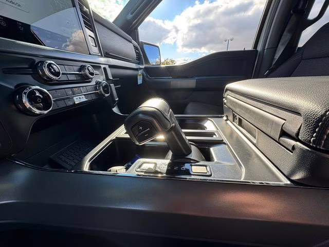 2025 Oxford White Ford F-150 XLT 4X4 Truck