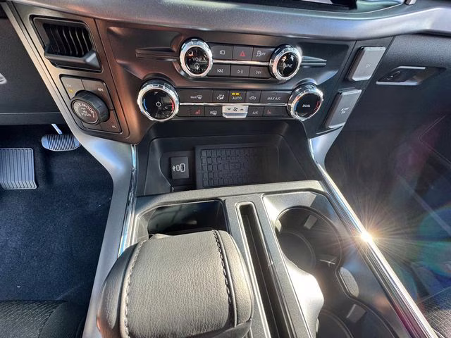 2025 Oxford White Ford F-150 XLT 4X4 Truck