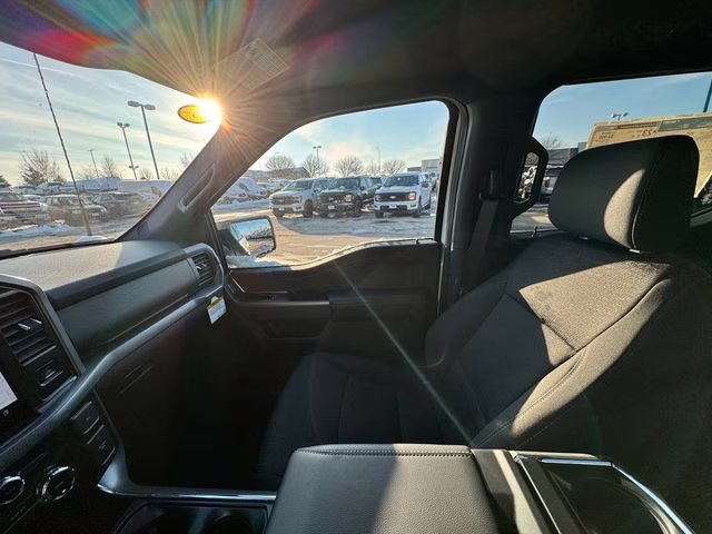 2025 Oxford White Ford F-150 XLT 4X4 Truck