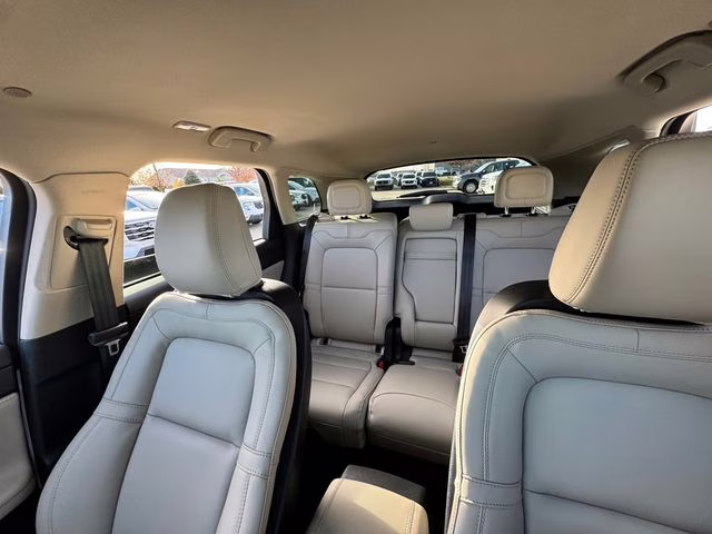 2026 Pristine White Metallic Tri-Coat Lincoln Corsair Premiere AWD SUV