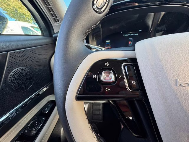 2026 Pristine White Metallic Tri-Coat Lincoln Corsair Premiere AWD SUV