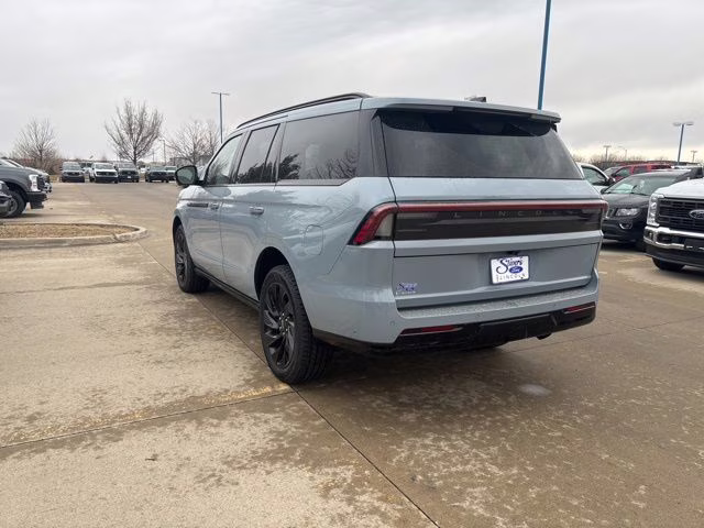 2025 Gray Mist Metallic Tri-Coat Lincoln Navigator Reserve 4X4 SUV
