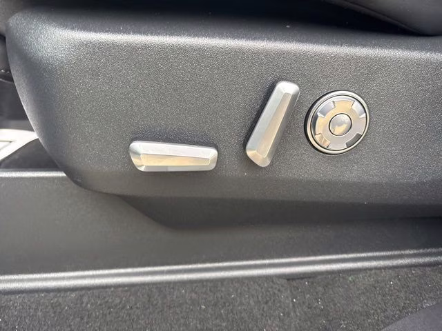 2025 Gray Mist Metallic Tri-Coat Lincoln Navigator Reserve 4X4 SUV