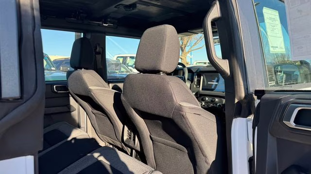 2025 Oxford White Ford Bronco Base 4X4 SUV