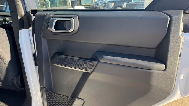 2025 Oxford White Ford Bronco Base 4X4 SUV