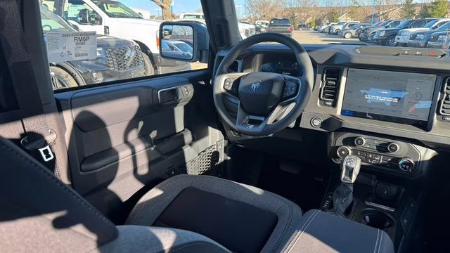 2025 Oxford White Ford Bronco Base 4X4 SUV