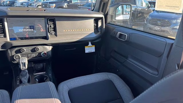 2025 Oxford White Ford Bronco Base 4X4 SUV