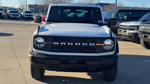 2025 Oxford White Ford Bronco Base 4X4 SUV