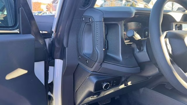 2025 Oxford White Ford Bronco Base 4X4 SUV