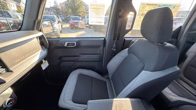 2025 Oxford White Ford Bronco Base 4X4 SUV