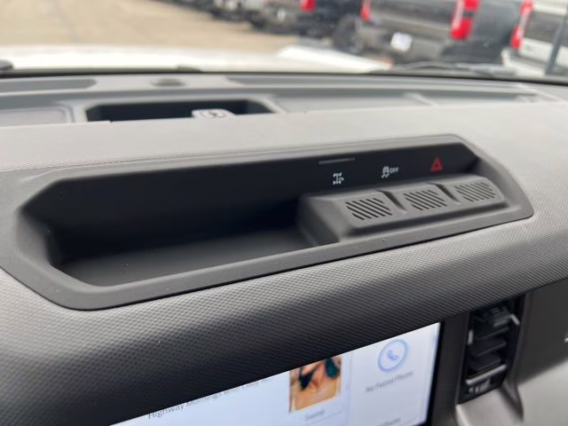 2025 Oxford White Ford Bronco Base 4X4 SUV