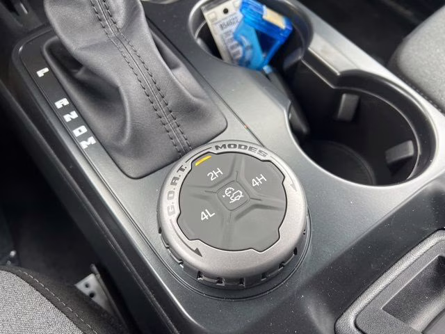 2025 Oxford White Ford Bronco Base 4X4 SUV