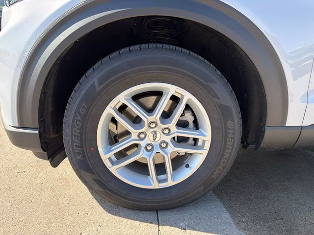 2026 Space White Metallic Ford Explorer Active 4X4 SUV