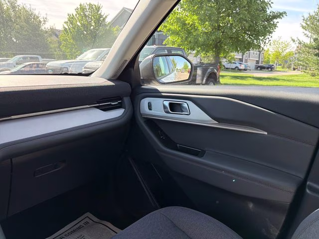 2026 Space White Metallic Ford Explorer Active 4X4 SUV