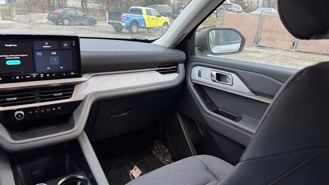 2026 Space White Metallic Ford Explorer Active 4X4 SUV