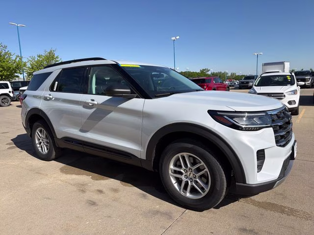 2026 Space White Metallic Ford Explorer Active 4X4 SUV