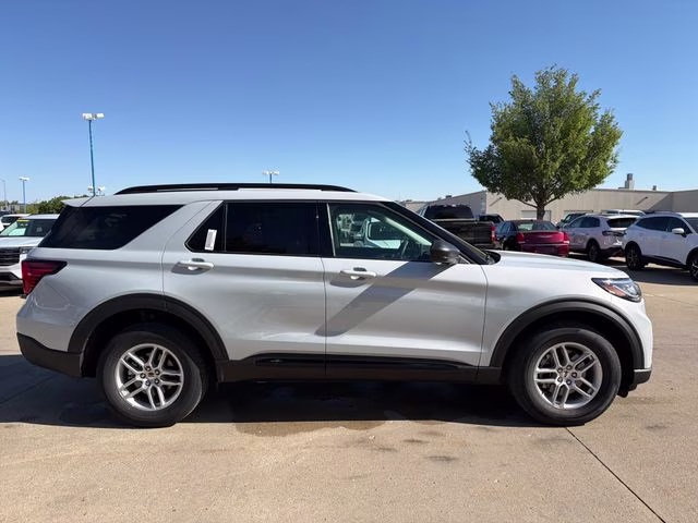 2026 Space White Metallic Ford Explorer Active 4X4 SUV