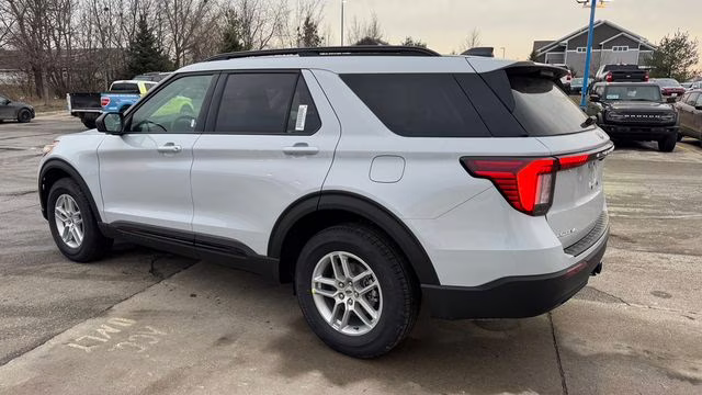 2026 Space White Metallic Ford Explorer Active 4X4 SUV