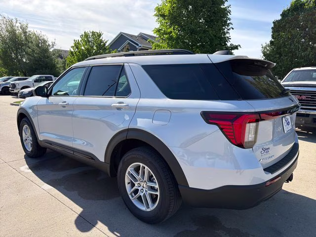 2026 Space White Metallic Ford Explorer Active 4X4 SUV