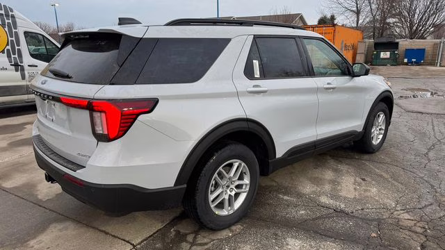2026 Space White Metallic Ford Explorer Active 4X4 SUV