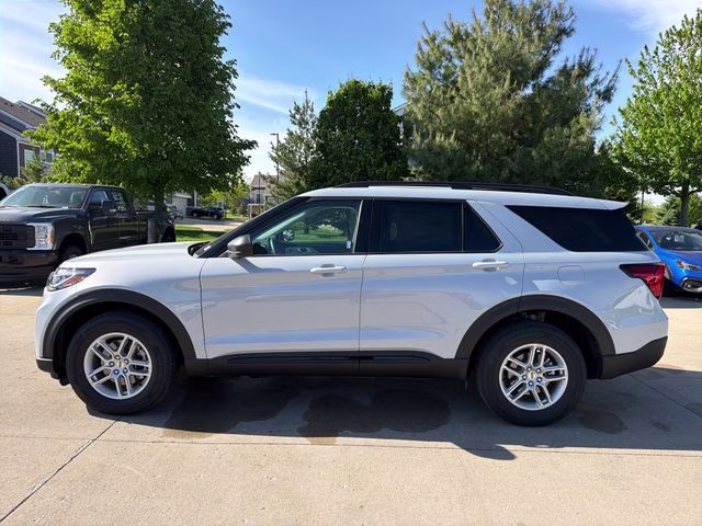 2026 Space White Metallic Ford Explorer Active 4X4 SUV