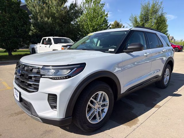 2026 Space White Metallic Ford Explorer Active 4X4 SUV