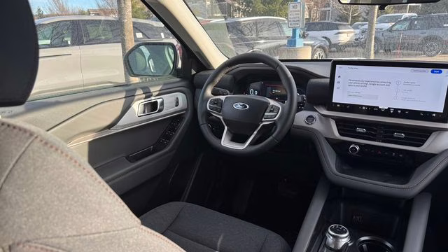 2026 Space White Metallic Ford Explorer Active 4X4 SUV