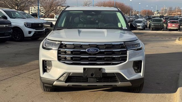2026 Space White Metallic Ford Explorer Active 4X4 SUV