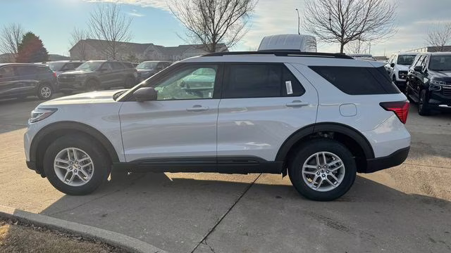 2026 Space White Metallic Ford Explorer Active 4X4 SUV