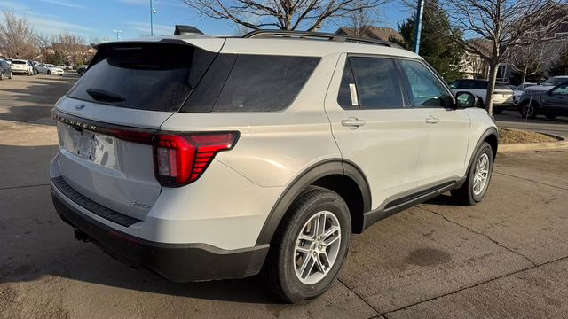2026 Space White Metallic Ford Explorer Active 4X4 SUV