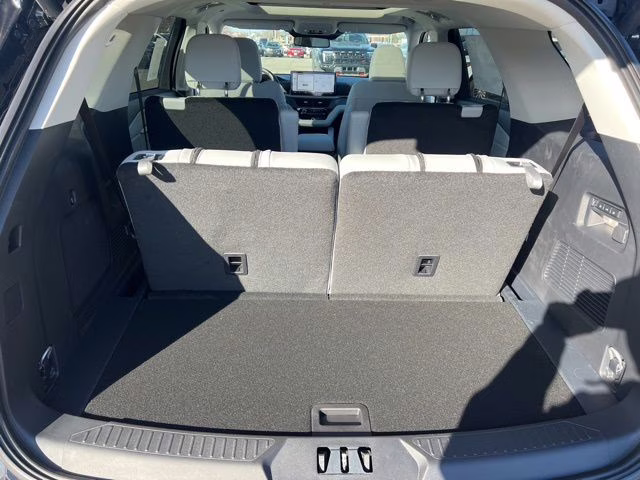 2026 Black Metallic Ford Explorer Platinum 4X4 SUV