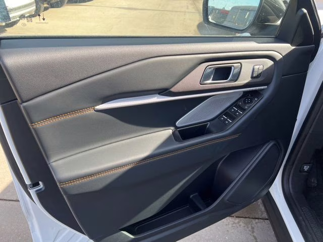 2026 Star White Metallic Tri-Coat Ford Explorer Tremor 4X4 SUV