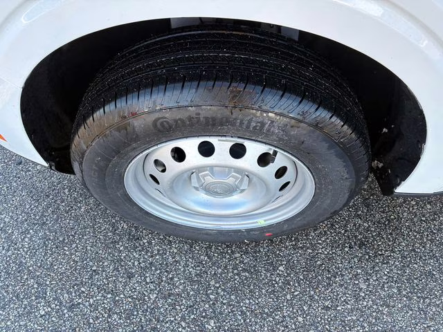 2026 Oxford White Ford Maverick XL FWD Truck