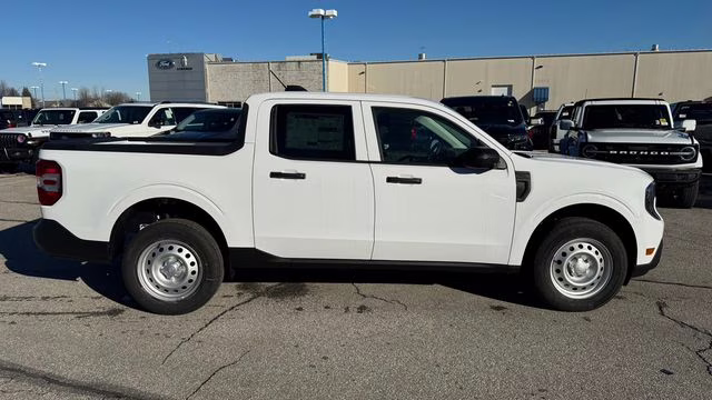 2026 Oxford White Ford Maverick XL FWD Truck